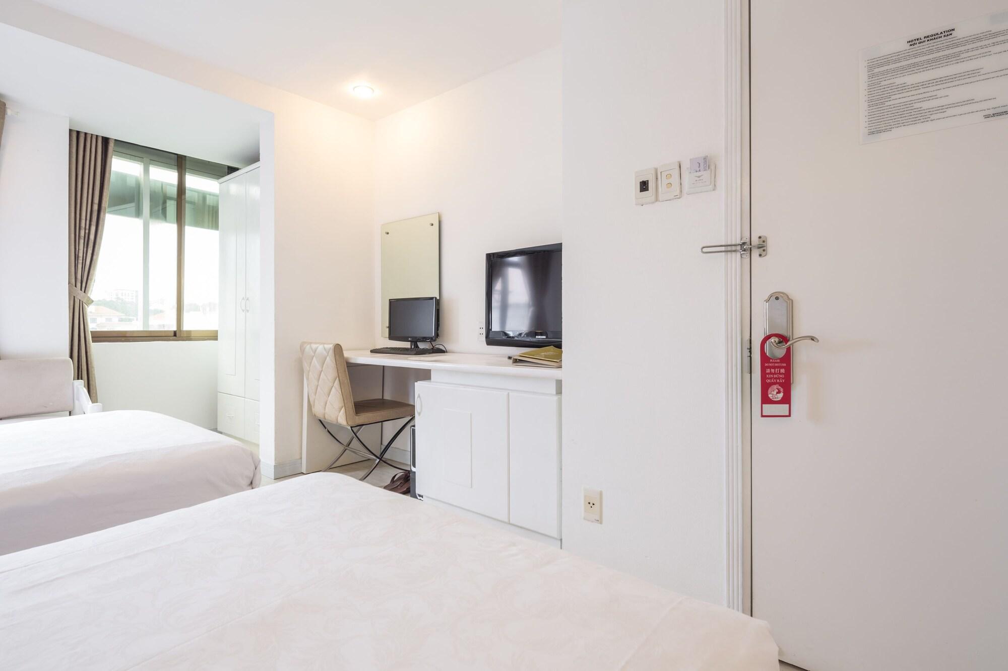The White Hotel 8A Thai Van Lung Хошимин Экстерьер фото