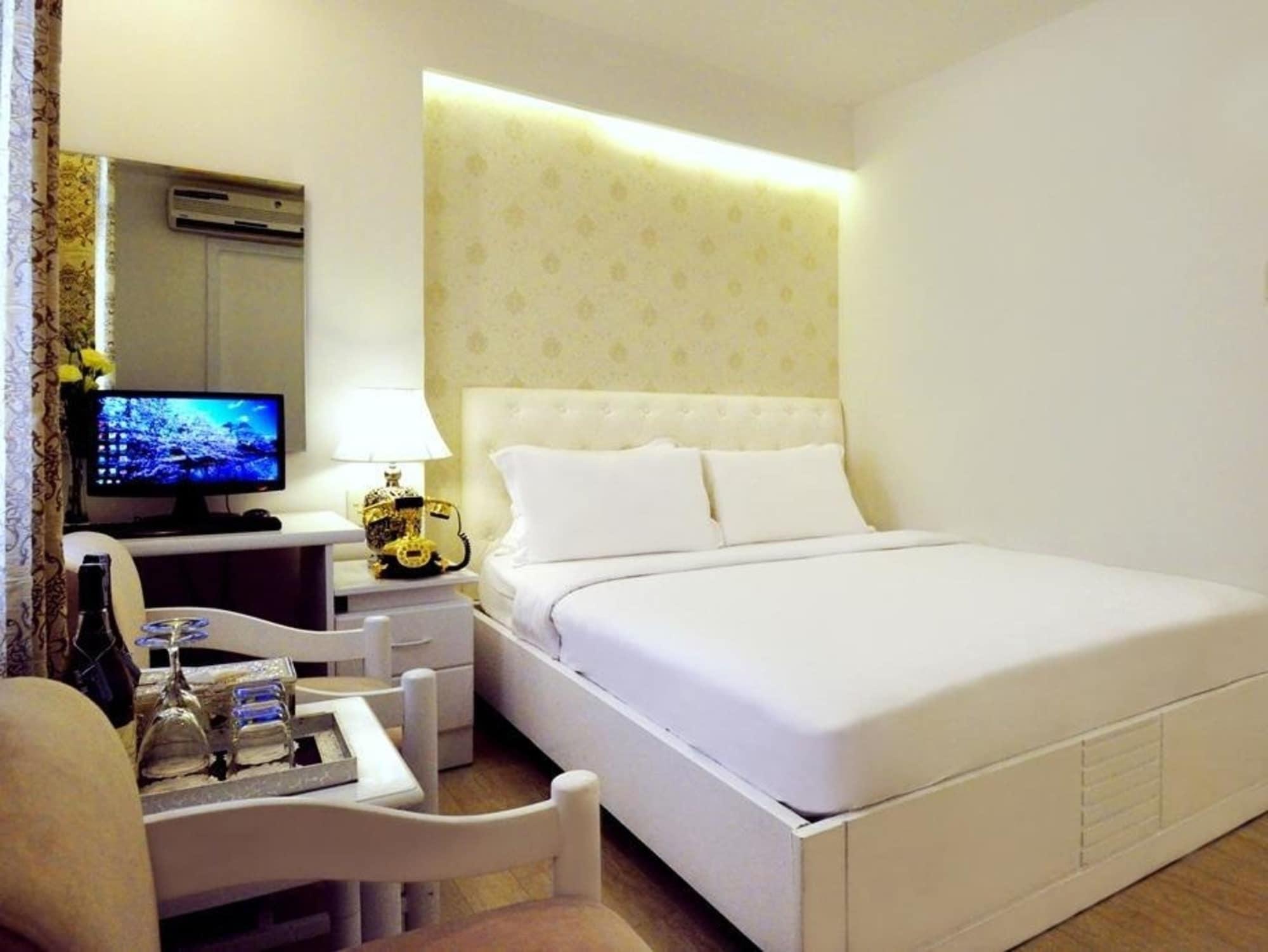 The White Hotel 8A Thai Van Lung Хошимин Экстерьер фото