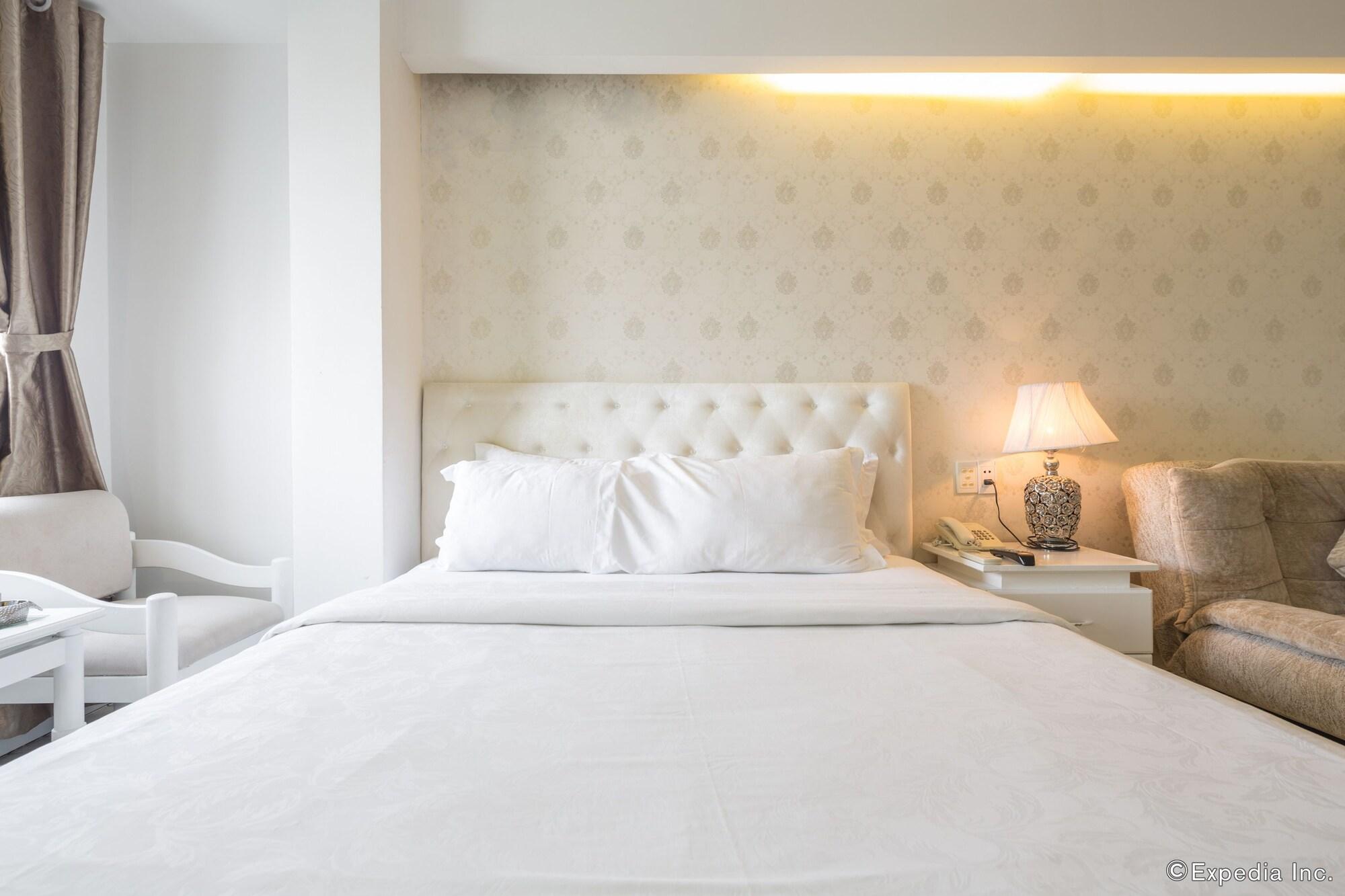The White Hotel 8A Thai Van Lung Хошимин Экстерьер фото