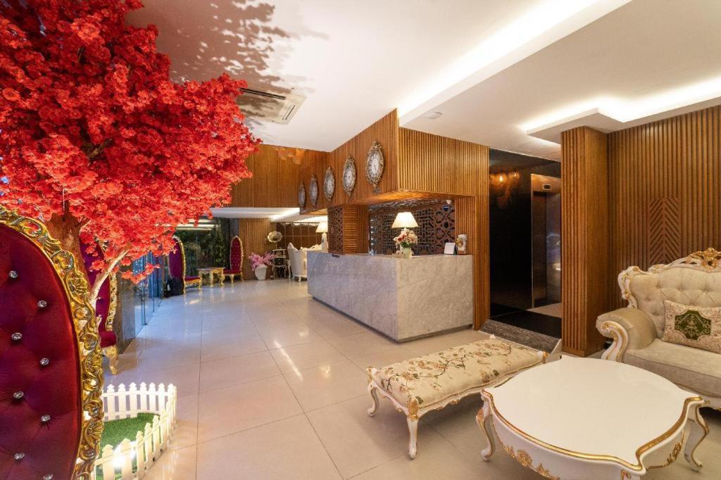 The White Hotel 8A Thai Van Lung Хошимин Экстерьер фото