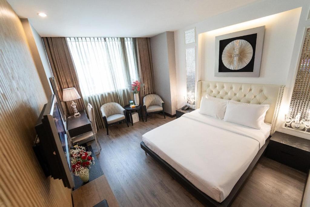 The White Hotel 8A Thai Van Lung Хошимин Экстерьер фото
