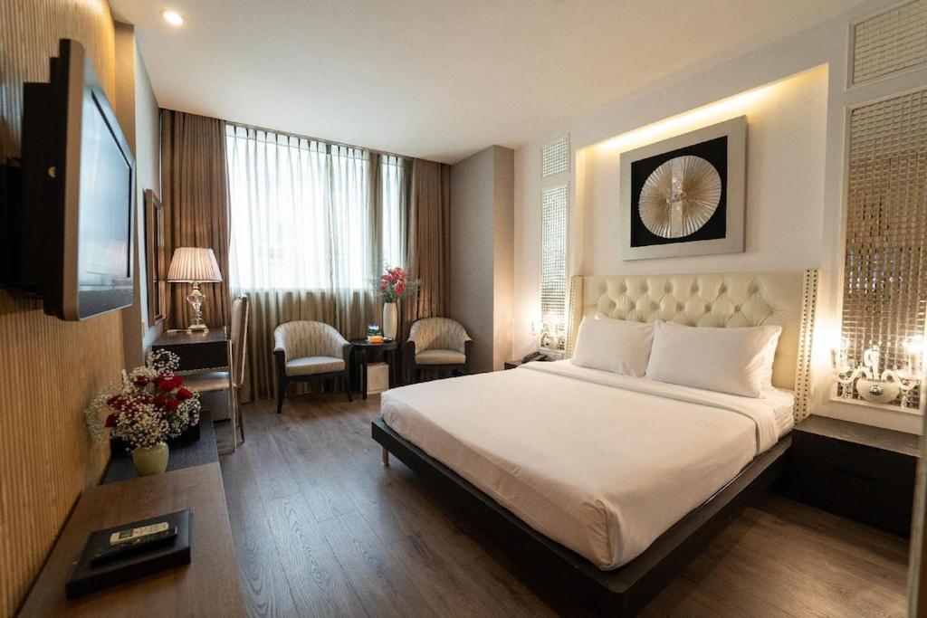 The White Hotel 8A Thai Van Lung Хошимин Экстерьер фото