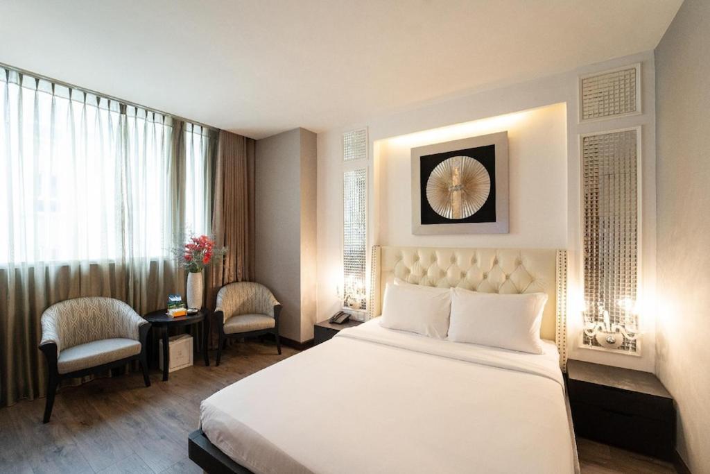 The White Hotel 8A Thai Van Lung Хошимин Экстерьер фото