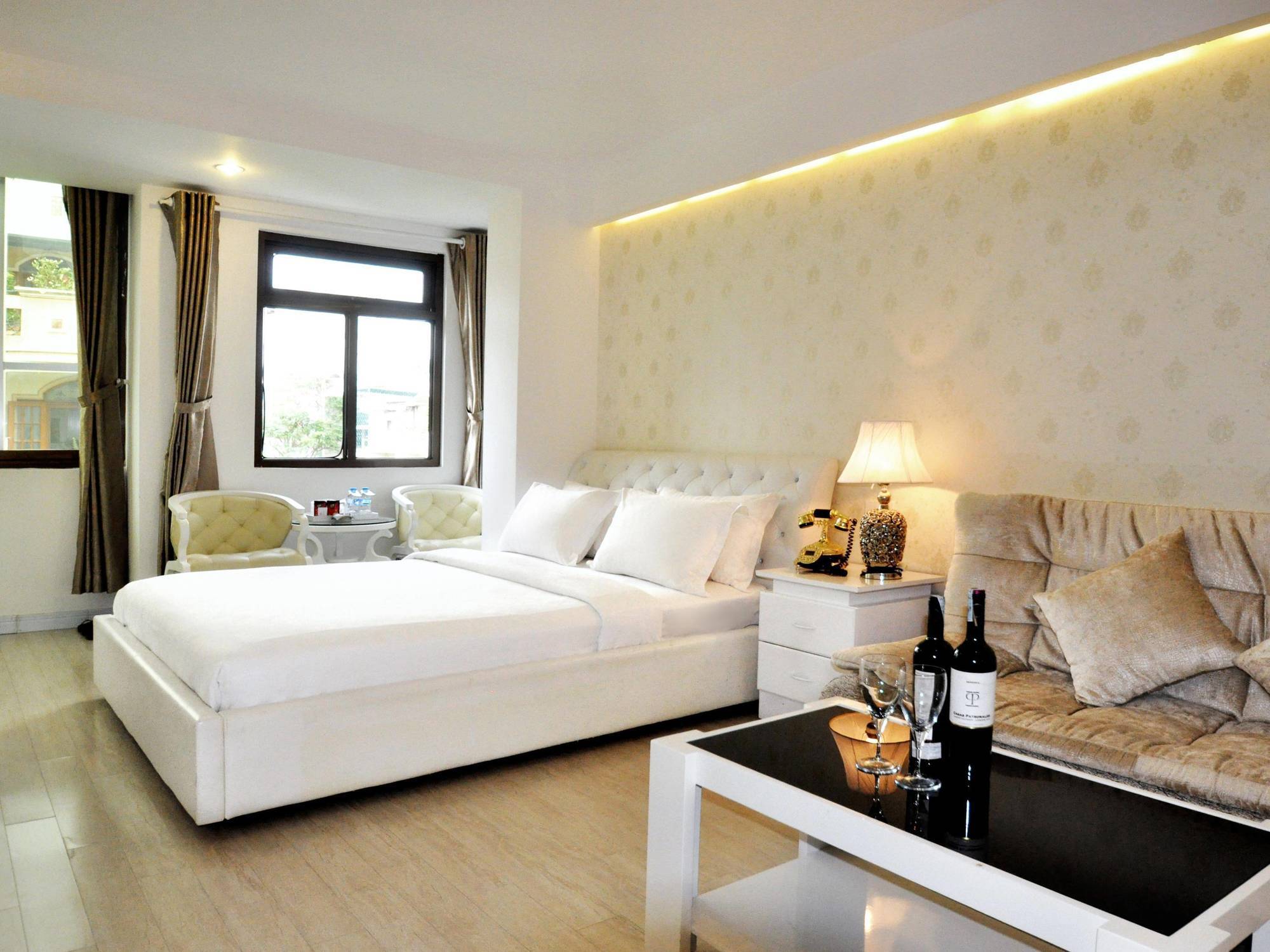 The White Hotel 8A Thai Van Lung Хошимин Экстерьер фото